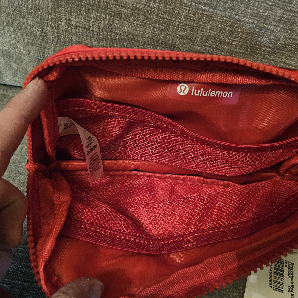 Lululemon ath Red Crossbody Bag - Picture 3 of 3